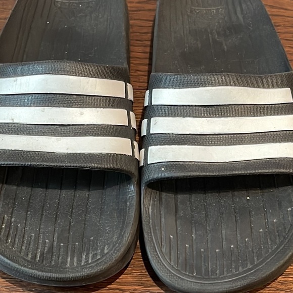 Adidas Black and White Slides Size 4 - Picture 2 of 4